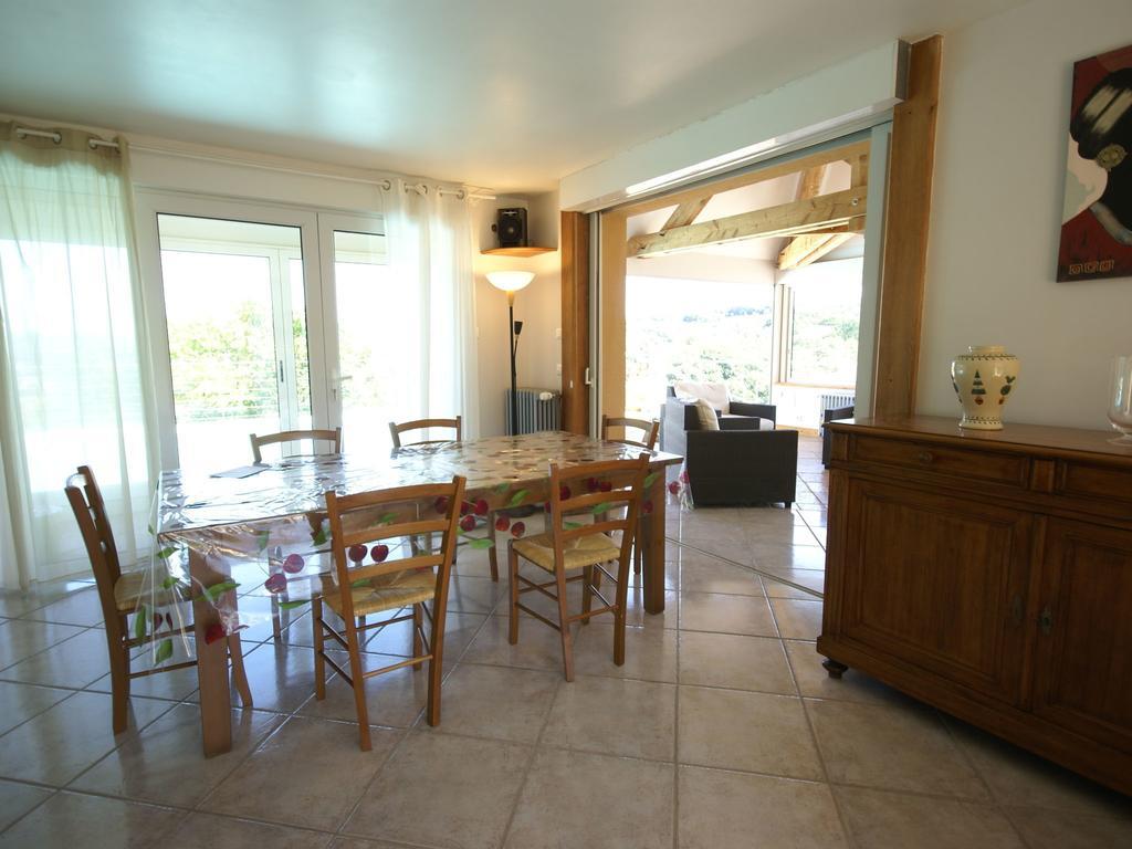 Modern Holiday Home With Private Pool Loubressac Номер фото
